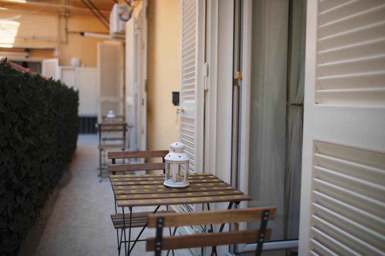 Prisca Couette-café Naples